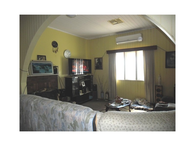 38 MARIAN ST, Miles QLD 4415