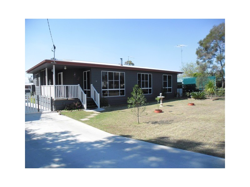 11 DAISY ST, Miles QLD 4415