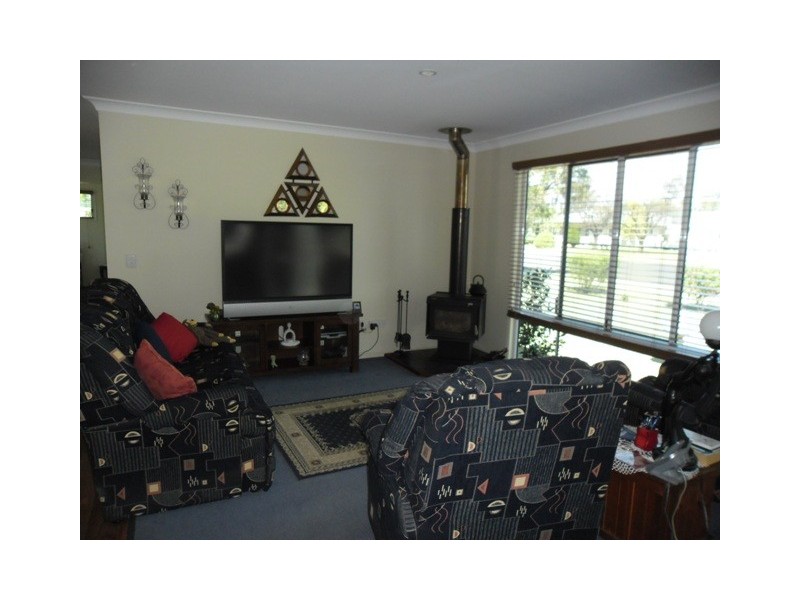 11 DAISY ST, Miles QLD 4415