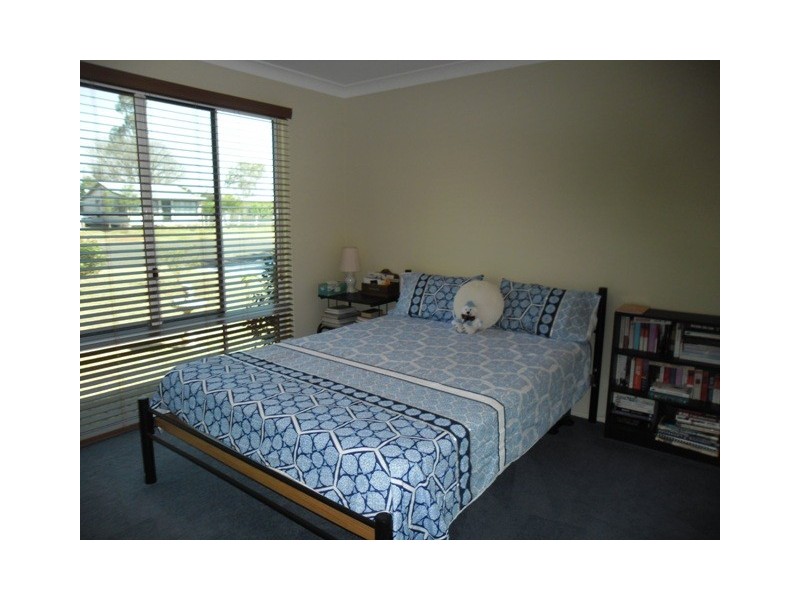 11 DAISY ST, Miles QLD 4415
