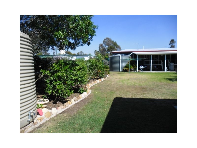 11 DAISY ST, Miles QLD 4415