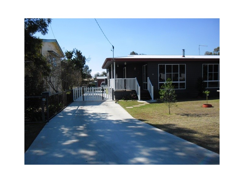 11 DAISY ST, Miles QLD 4415