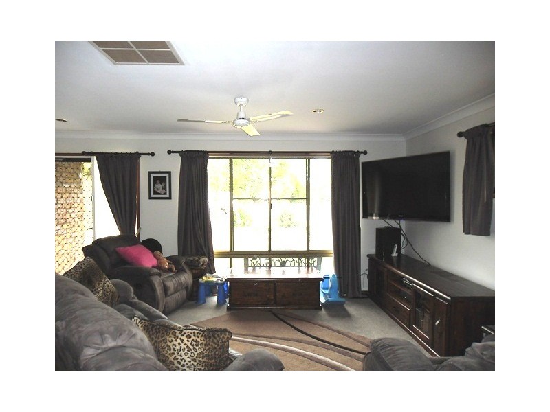 57 DAISY, Miles QLD 4415
