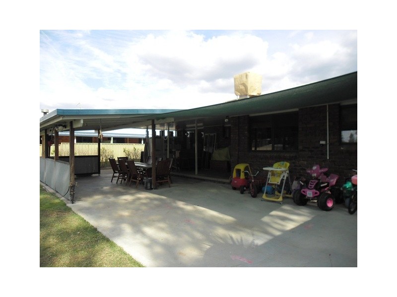 57 DAISY, Miles QLD 4415