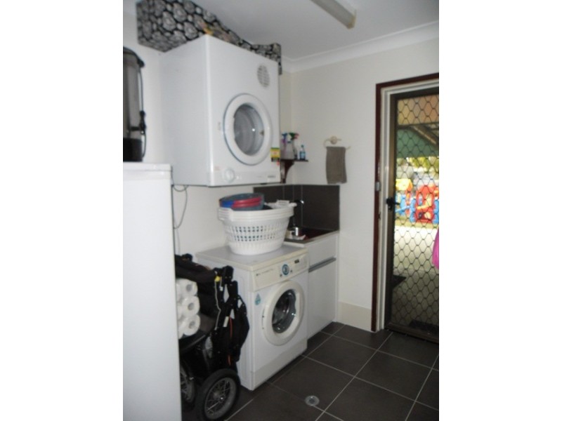 57 DAISY, Miles QLD 4415