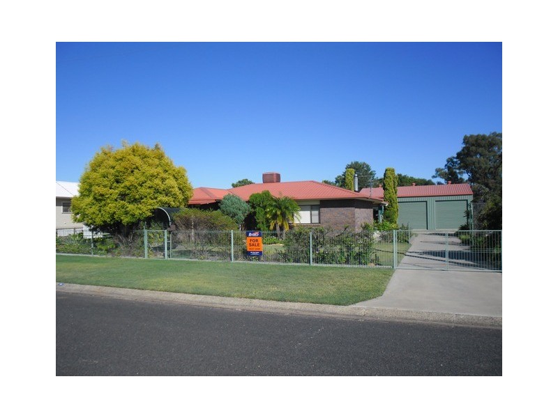 19 LEE ST, Miles QLD 4415