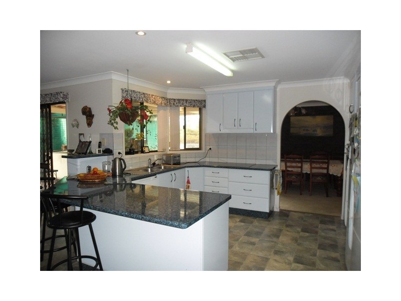 19 LEE ST, Miles QLD 4415