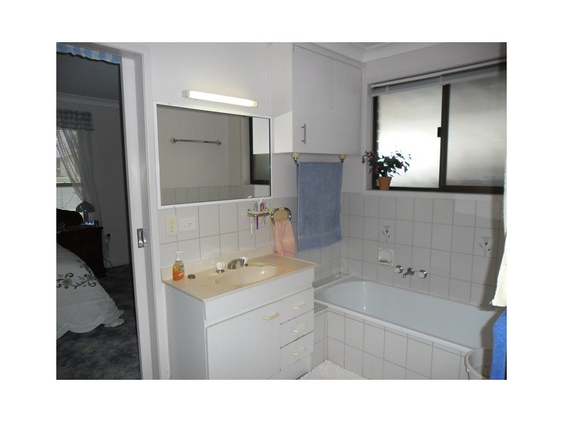 19 LEE ST, Miles QLD 4415