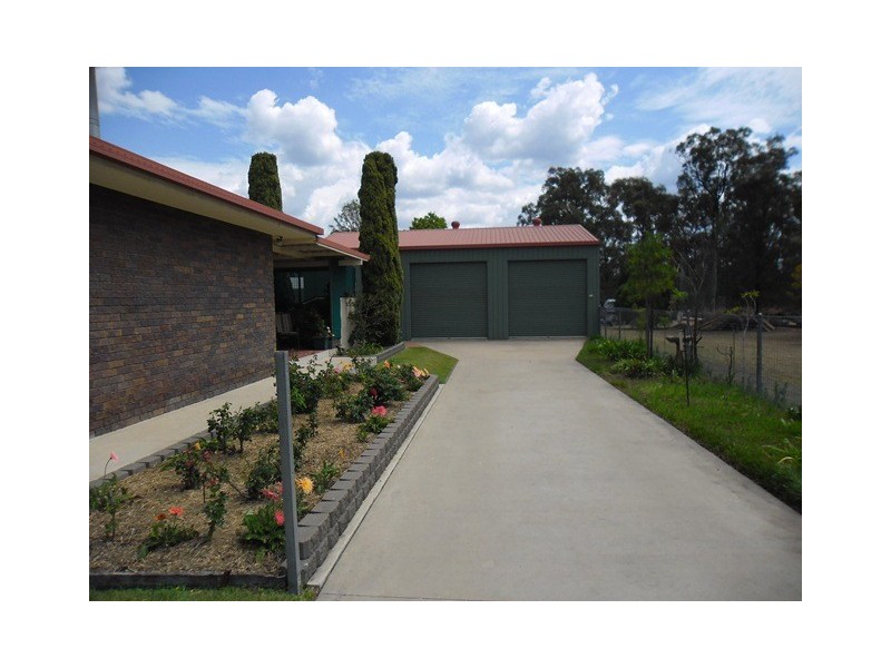 19 LEE ST, Miles QLD 4415