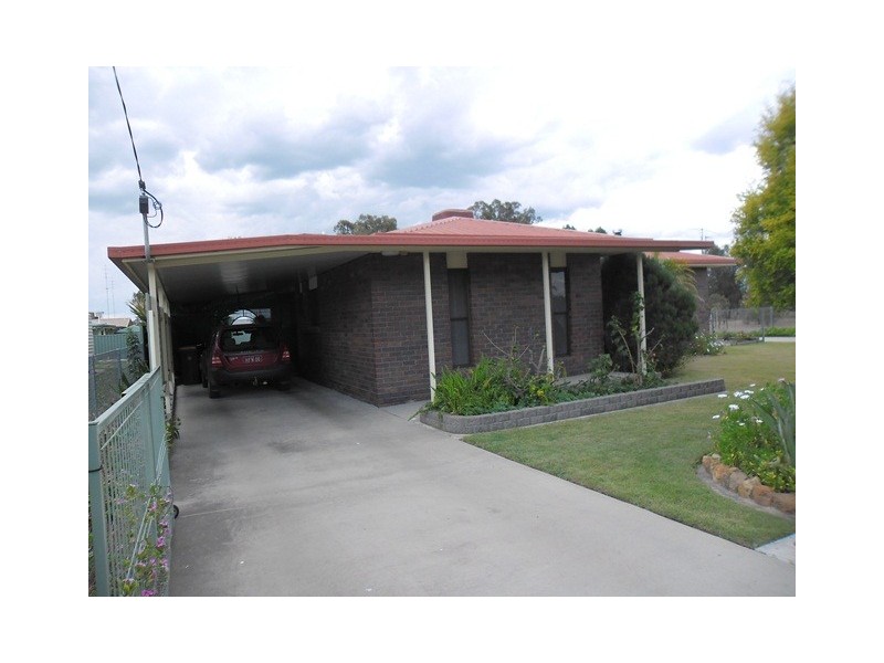 19 LEE ST, Miles QLD 4415