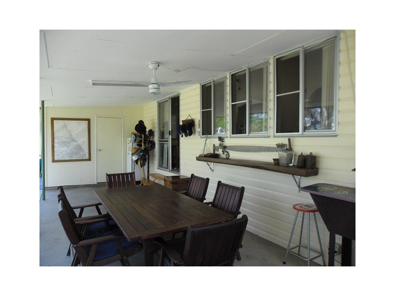 72-74 CONSTANCE ST, Miles QLD 4415