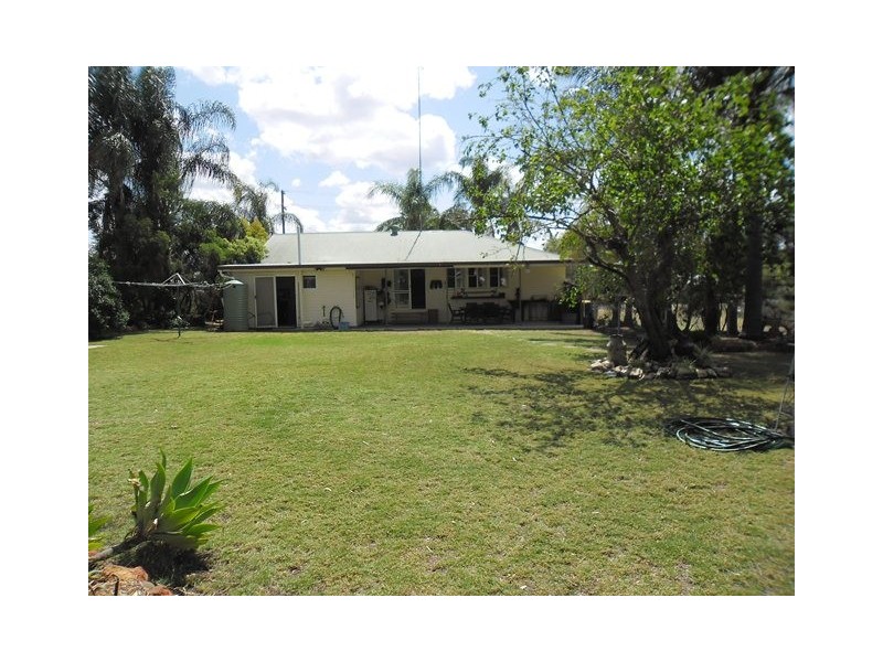 72-74 CONSTANCE ST, Miles QLD 4415