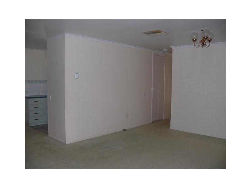 12 Bond Street, Roma QLD 4455