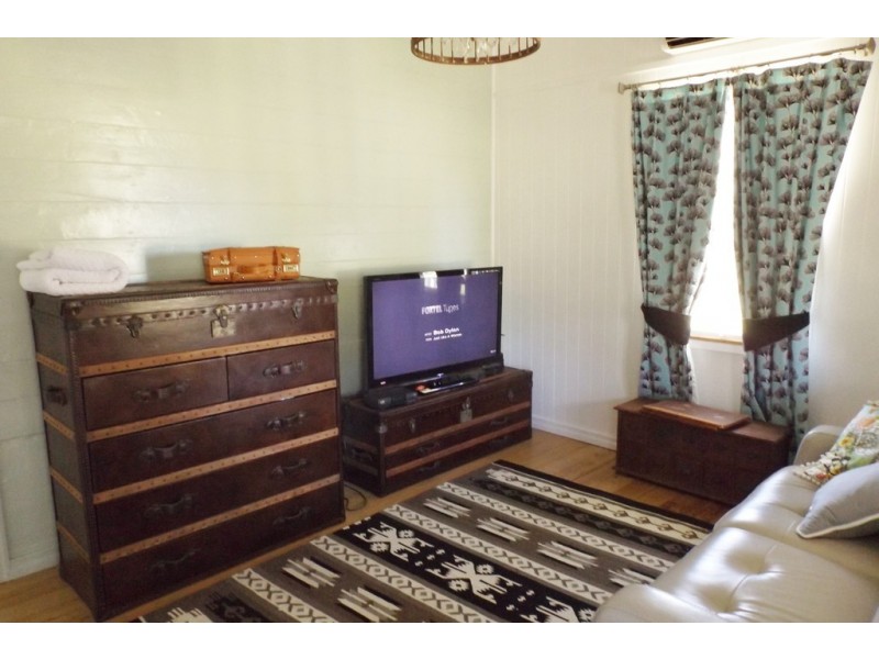 17 Creek St AMBY, Amby QLD 4462