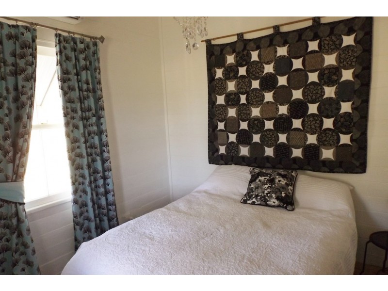 17 Creek St AMBY, Amby QLD 4462