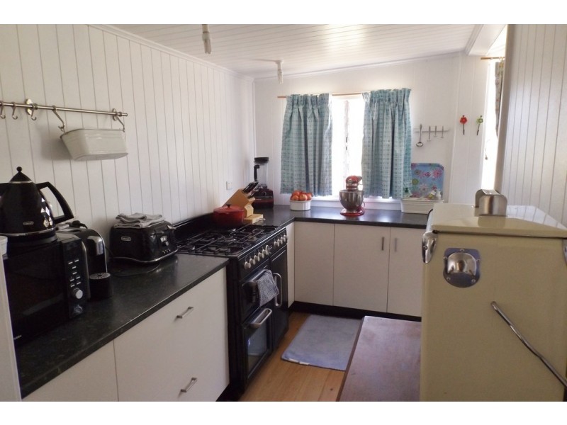 17 Creek St AMBY, Amby QLD 4462