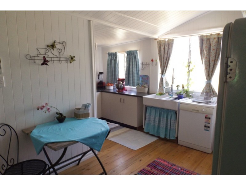 17 Creek St AMBY, Amby QLD 4462