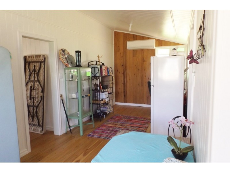 17 Creek St AMBY, Amby QLD 4462