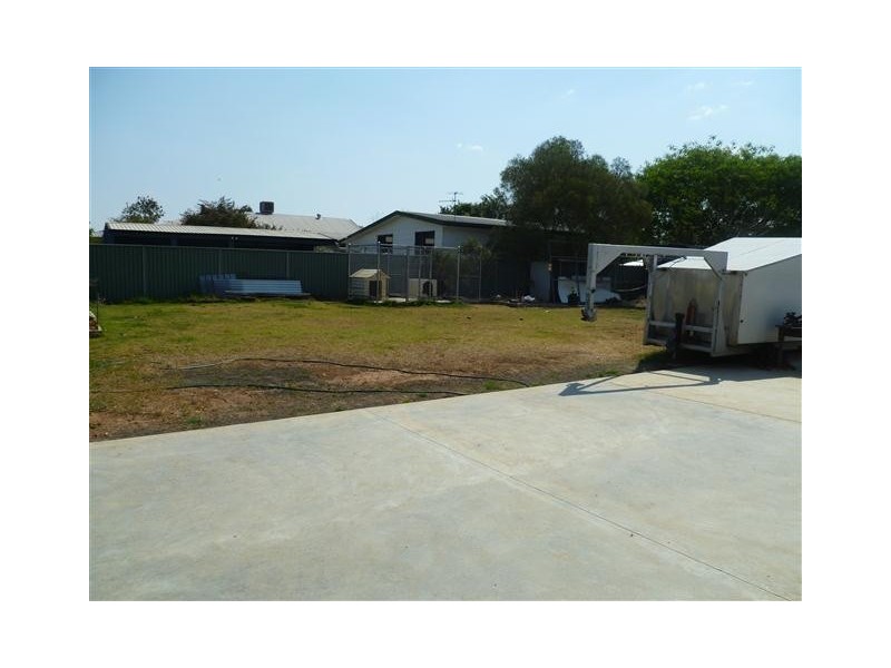 1 Badgery Street, Roma QLD 4455