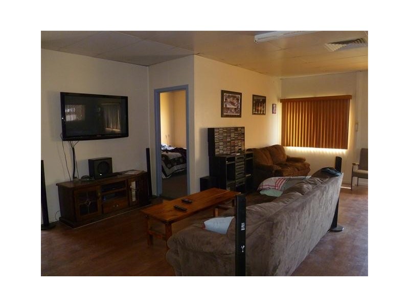 1 Badgery Street, Roma QLD 4455