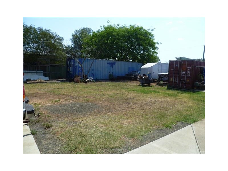 1 Badgery Street, Roma QLD 4455