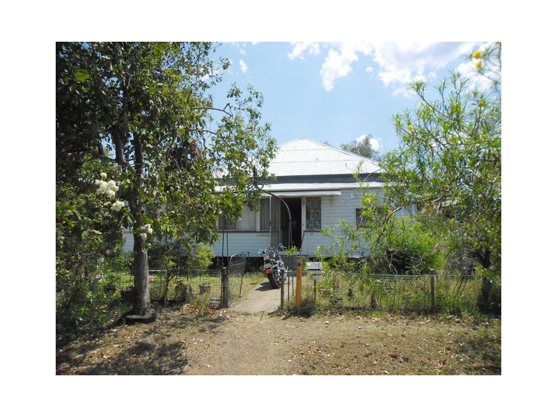 17 LYNAGH ST, Miles QLD 4415