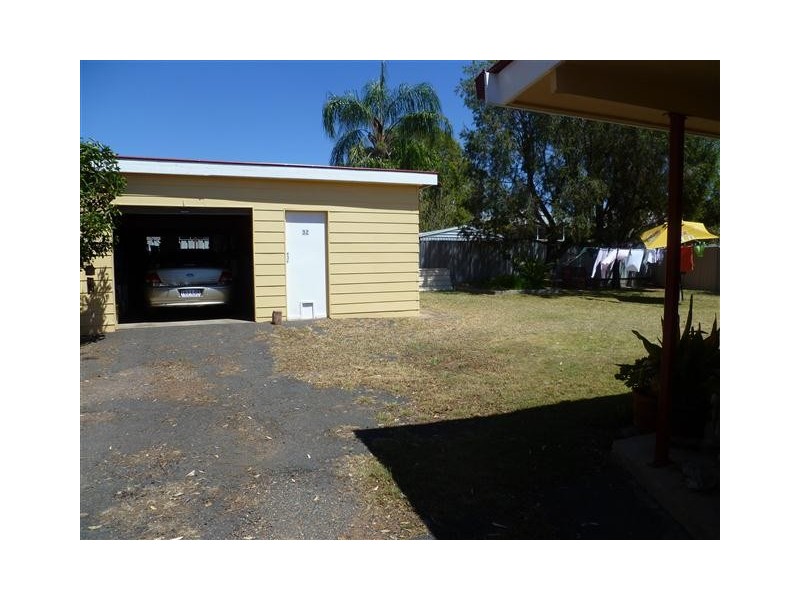 32 Northern Rd, Roma QLD 4455