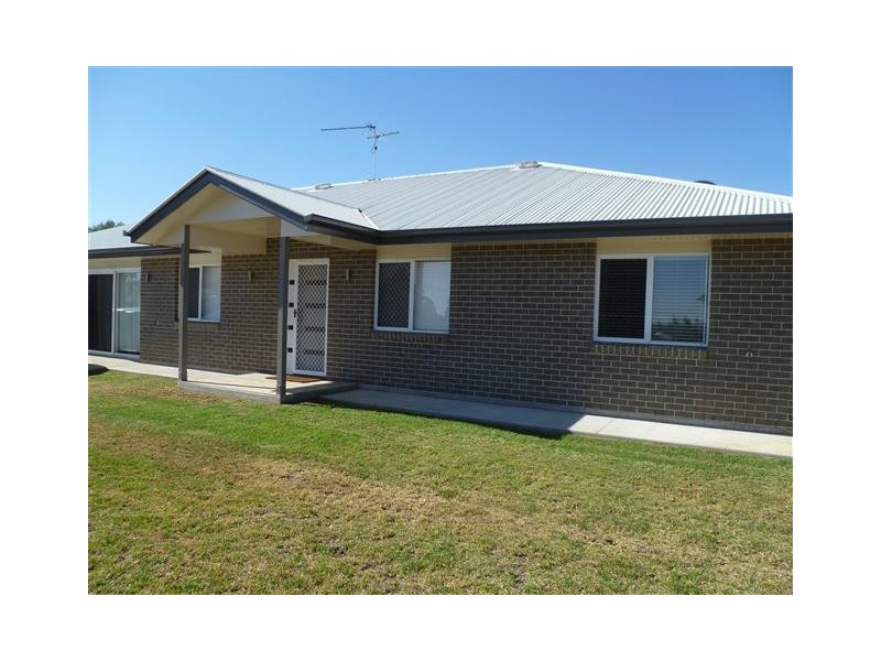 48A ROSLYN DRV, Roma QLD 4455