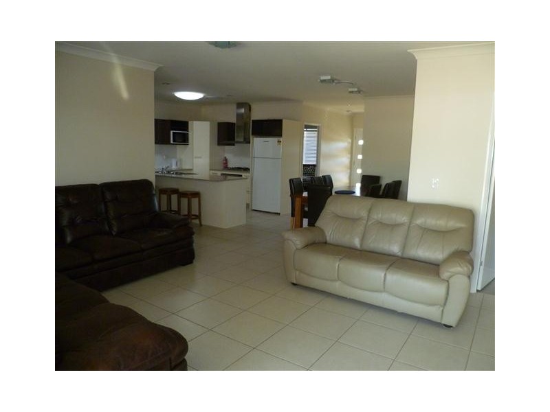 48A ROSLYN DRV, Roma QLD 4455