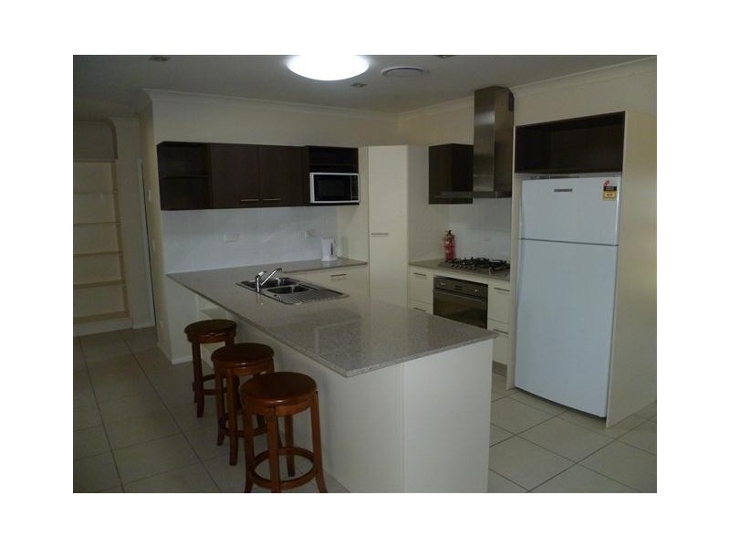 48A ROSLYN DRV, Roma QLD 4455