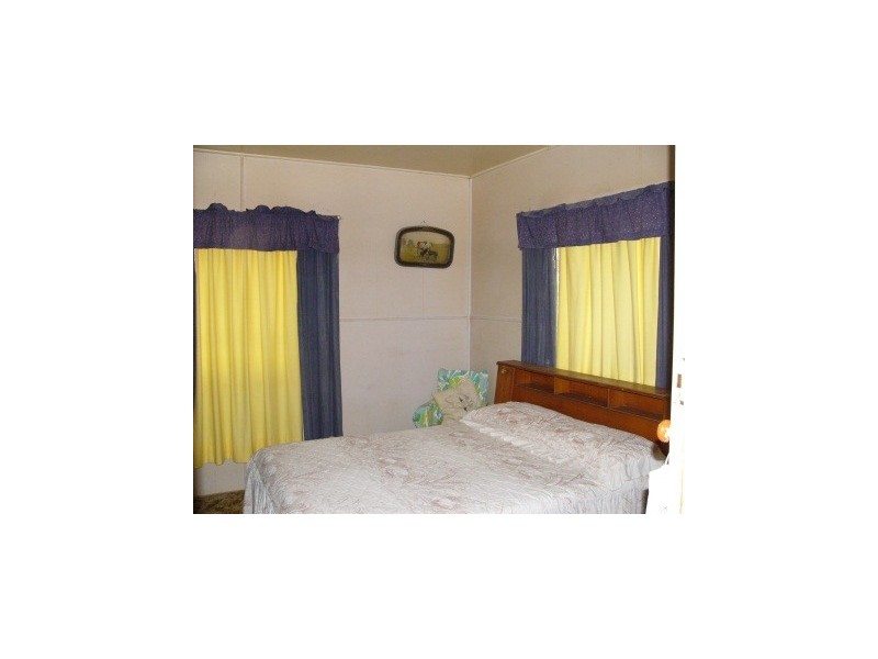 17 Ford Street, Taroom QLD 4420