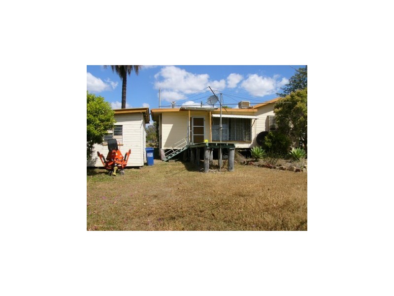 17 Ford Street, Taroom QLD 4420