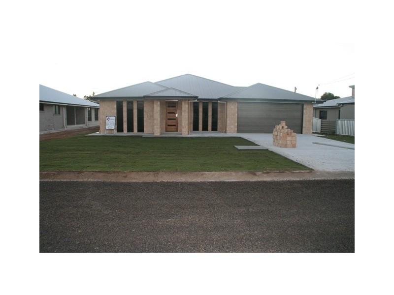 11 BISHOP DRIVE, Miles QLD 4415