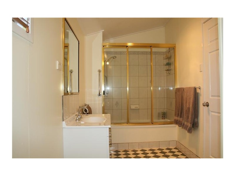 153 Cassowary Street, Longreach QLD 4730