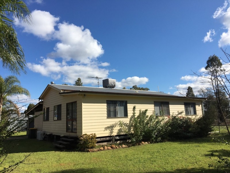 98 HOOKSWOOD RD, Miles QLD 4415