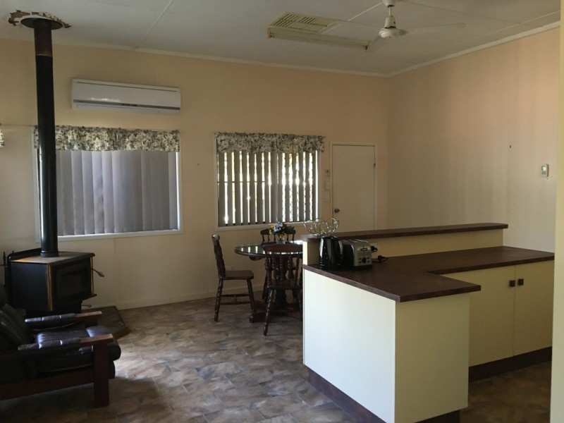 98 HOOKSWOOD RD, Miles QLD 4415