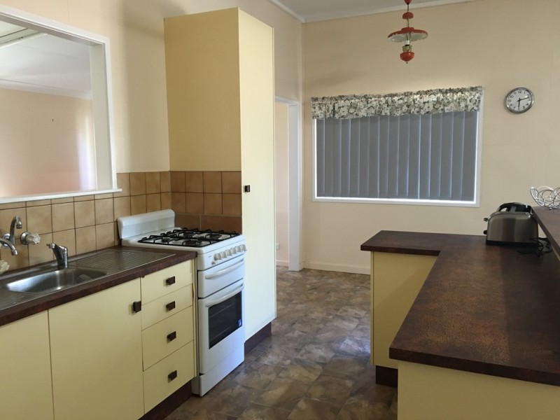 98 HOOKSWOOD RD, Miles QLD 4415