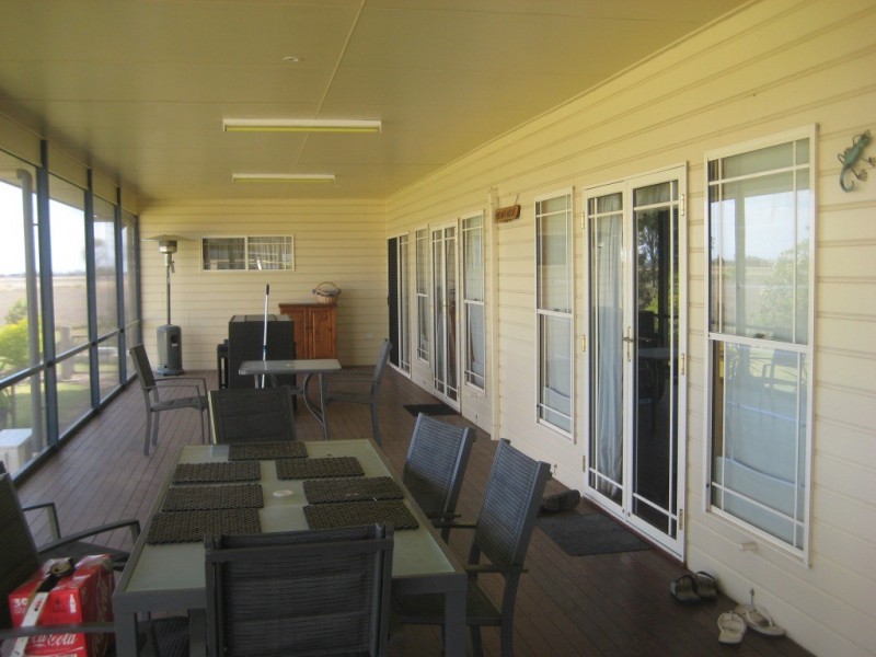 10 Parkers Avenue, Dalby QLD 4405