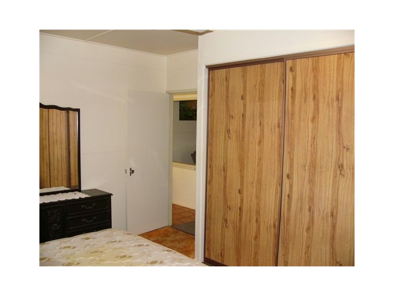 10 Carraba Street, Taroom QLD 4420