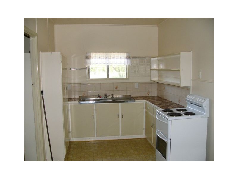 10 Carraba Street, Taroom QLD 4420