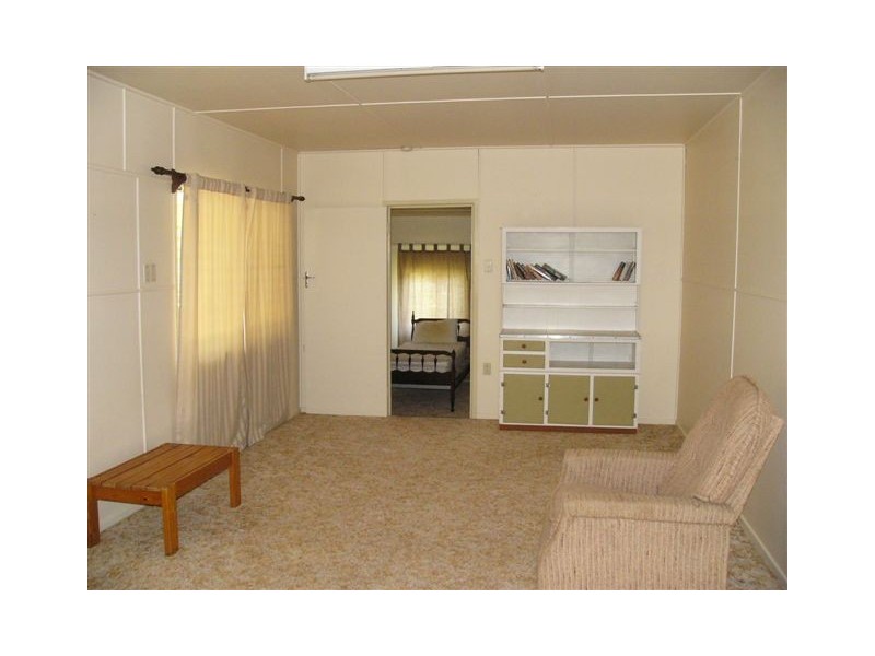 10 Carraba Street, Taroom QLD 4420