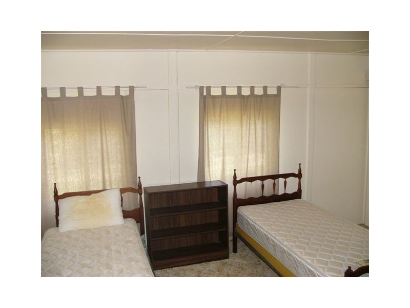 10 Carraba Street, Taroom QLD 4420