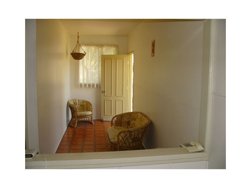 10 Carraba Street, Taroom QLD 4420