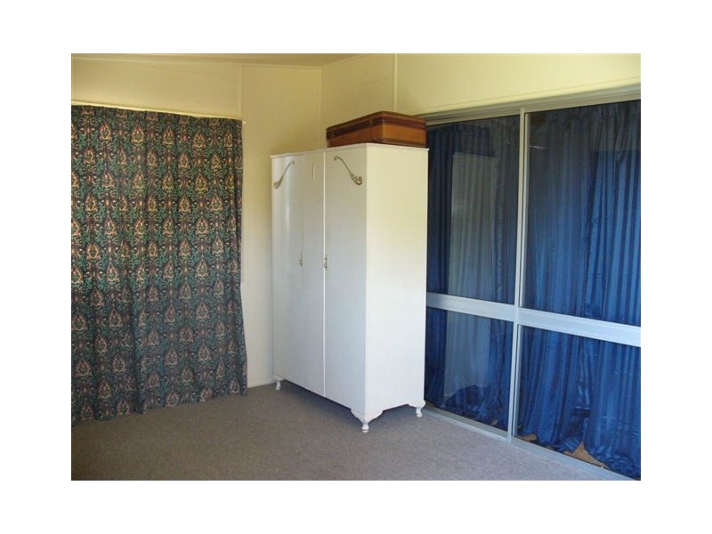 10 Carraba Street, Taroom QLD 4420