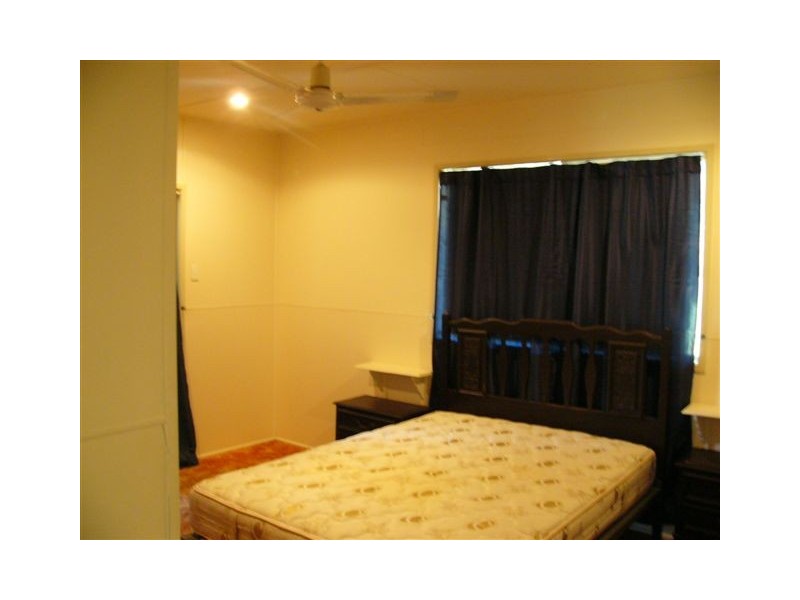 10 Carraba Street, Taroom QLD 4420