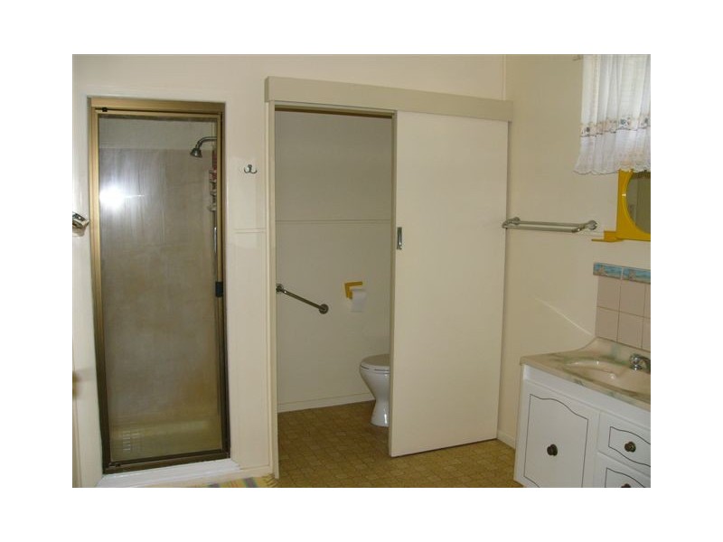 10 Carraba Street, Taroom QLD 4420