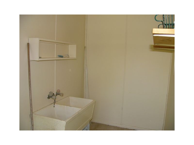 10 Carraba Street, Taroom QLD 4420