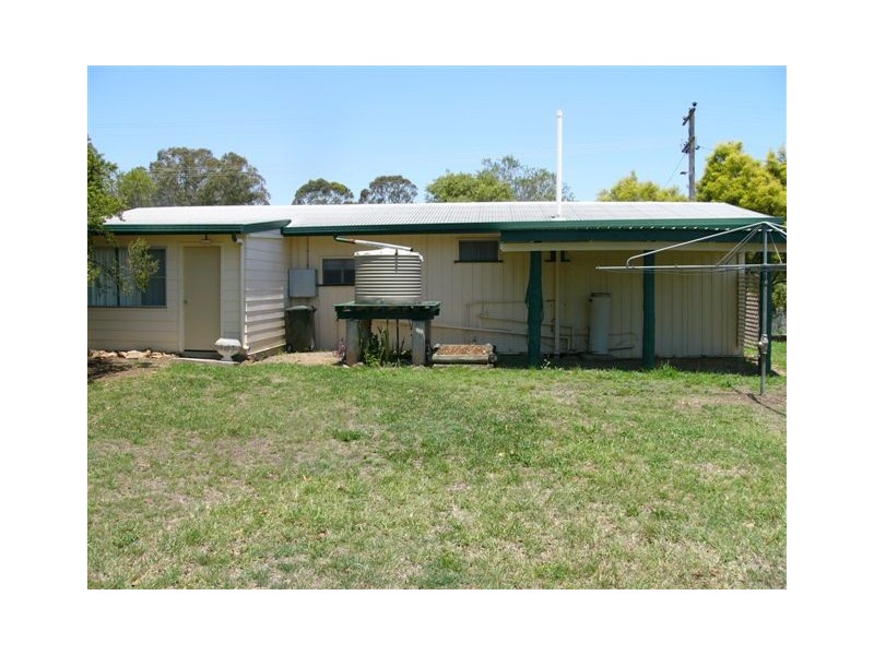 10 Carraba Street, Taroom QLD 4420