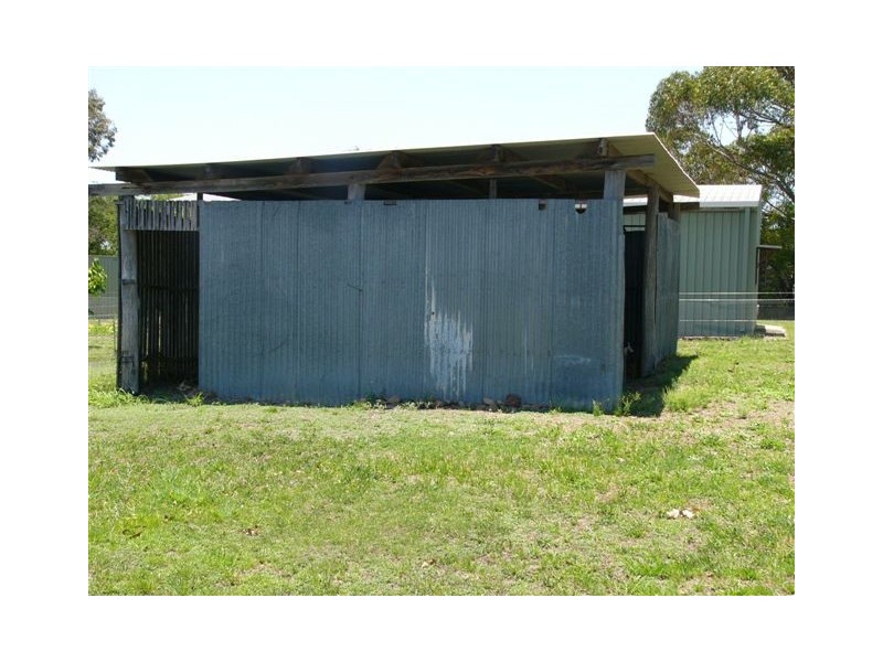 10 Carraba Street, Taroom QLD 4420