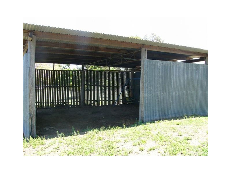 10 Carraba Street, Taroom QLD 4420